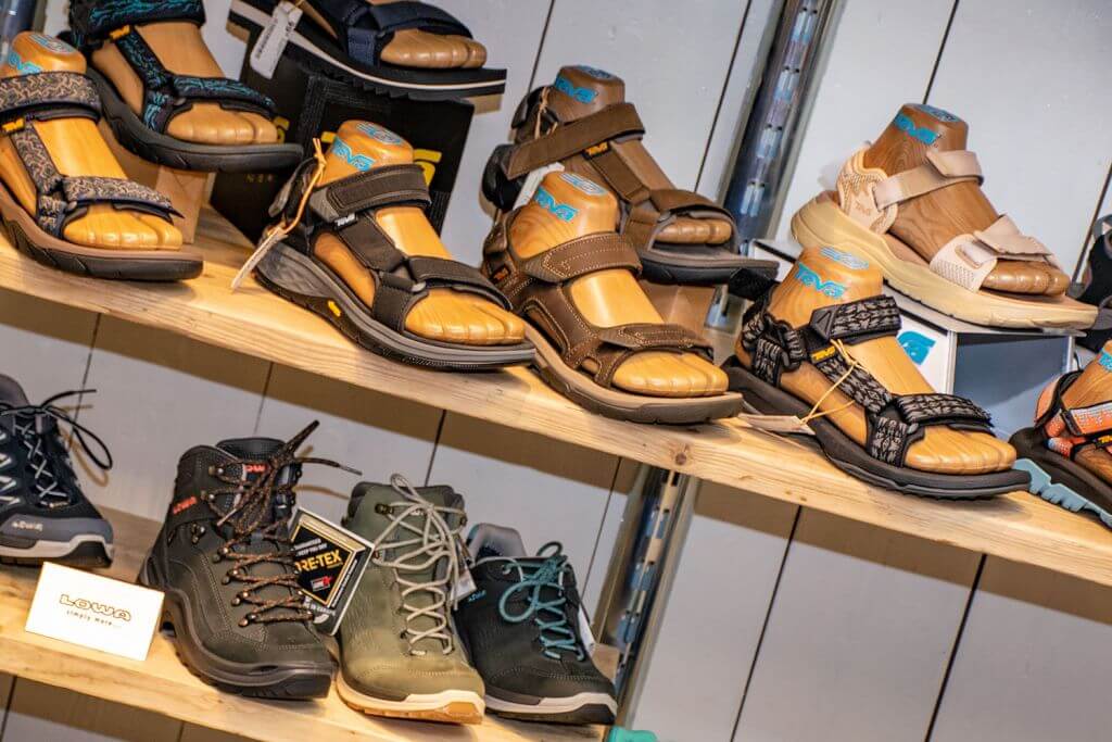 sandalen en schoenenwinkel midsland
